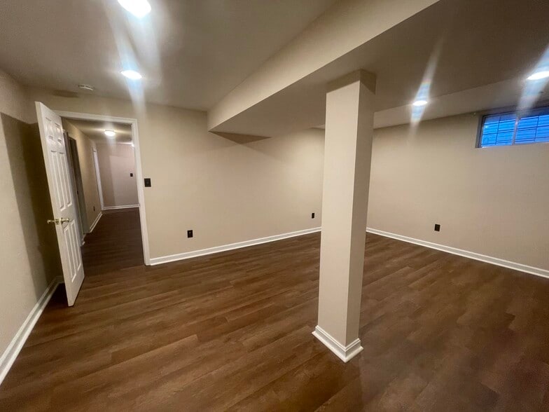 Building Photo - 16 Regency Dr