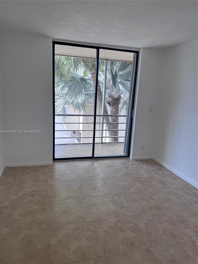 Building Photo - 2821 N Miami Beach Blvd