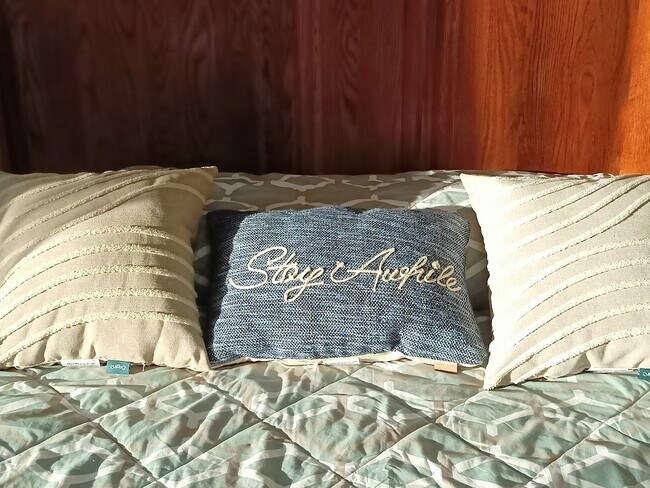 Building Photo - 1620-1624 York Dr