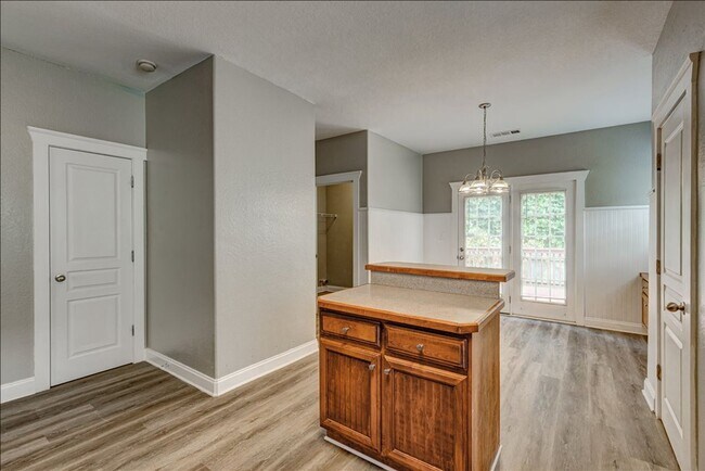 Building Photo - Welcome to this stunning 4-bedroom, 2.5-ba...