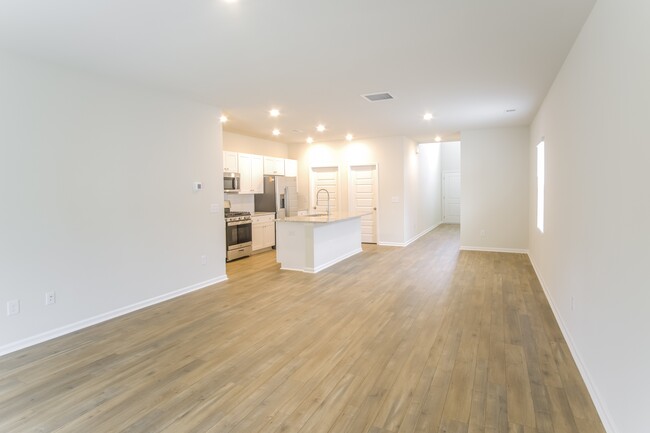 Building Photo - 331 Hillwood Ct