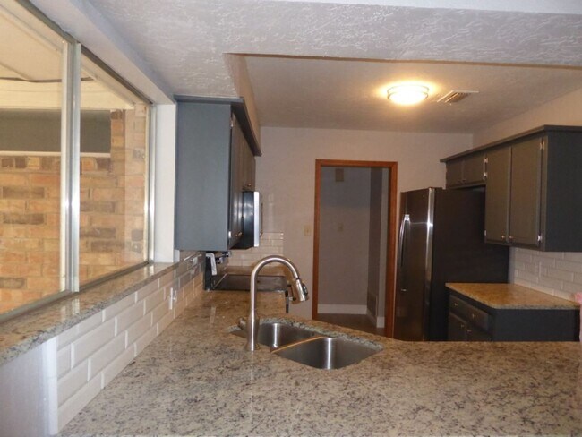 Building Photo - Corner Lot