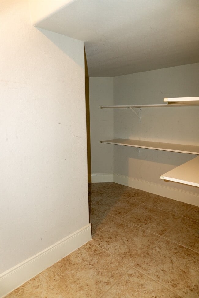Building Photo - 25614 Somerset Meadows Ct