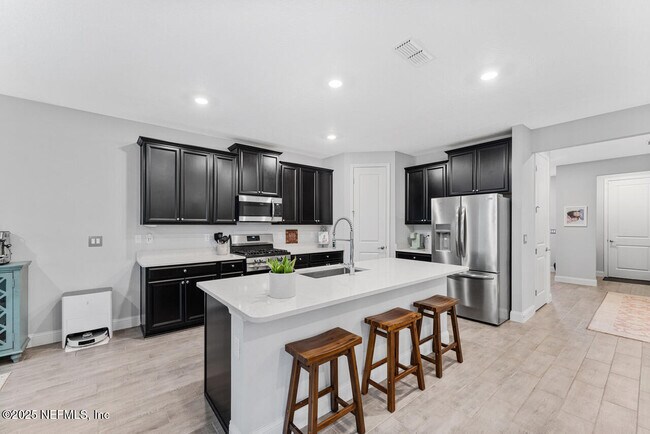 Building Photo - 171 Killarney Ave