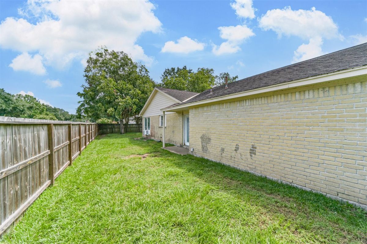 Building Photo - 2122 Clemson Dr