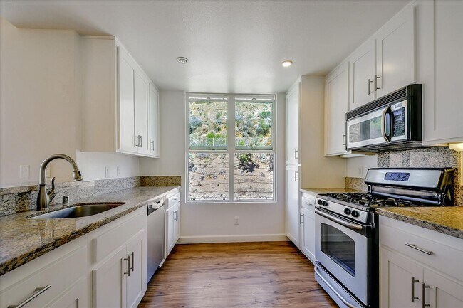 Building Photo - Candlestick Point - 2 BR, 2 BA Condo 1,166...