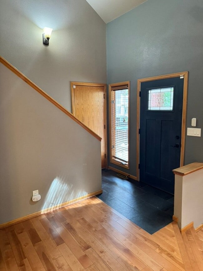 Building Photo - 1074 Cunningham Dr
