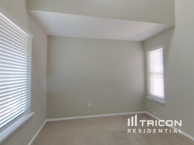 Building Photo - 7815 Snowberry St NW