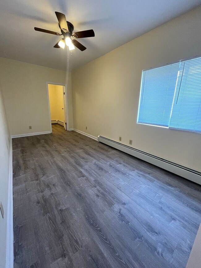 Building Photo - 68 Chase St