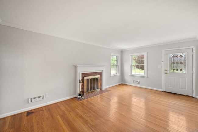 Building Photo - Make This Your Home!