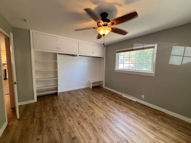 Building Photo - 4 Bedroom 2 Bathroom