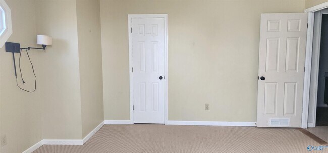 Building Photo - 105 Darr Dr