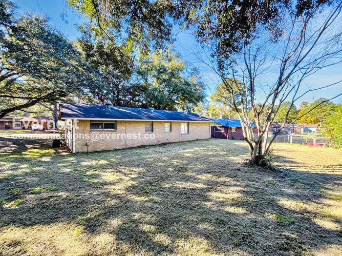 Building Photo - 3010 Center St