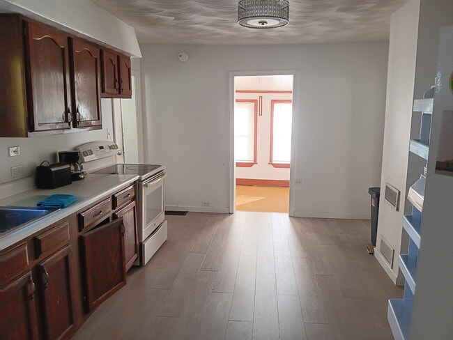 Building Photo - 9 Keyes St