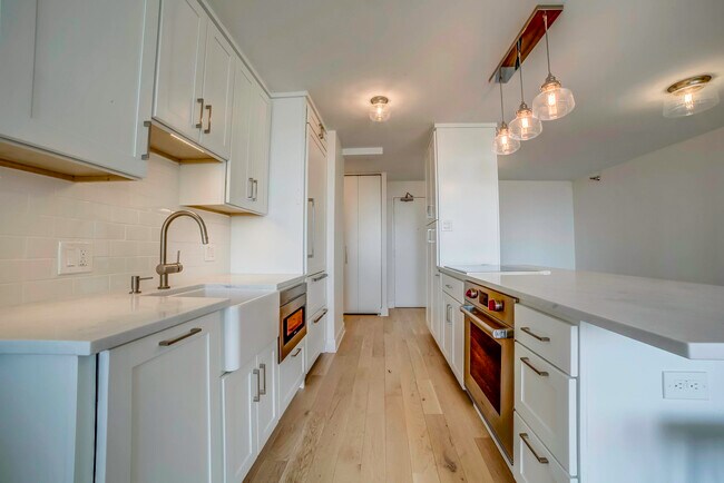 Building Photo - 440 N McClurg Ct