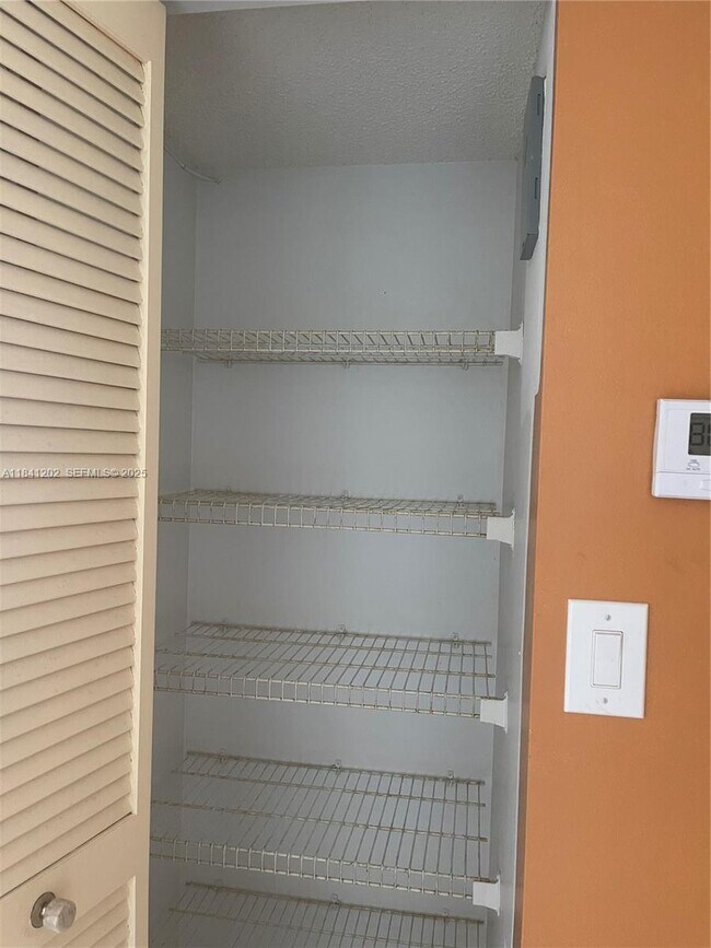 Building Photo - 3940 Inverrary Blvd