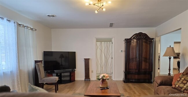 Building Photo - 90 W Market St