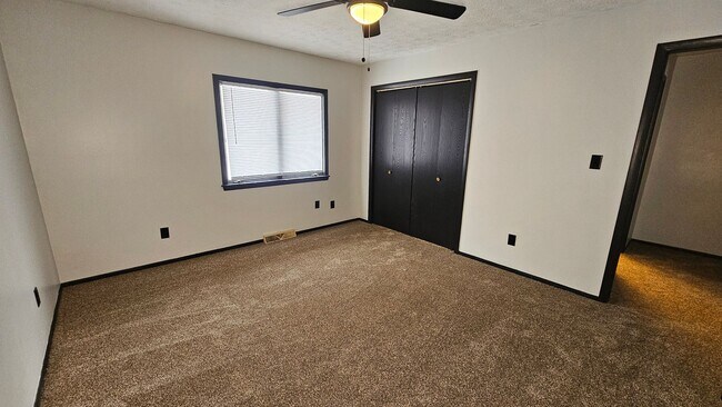 Building Photo - 63-69 Chambers Rd