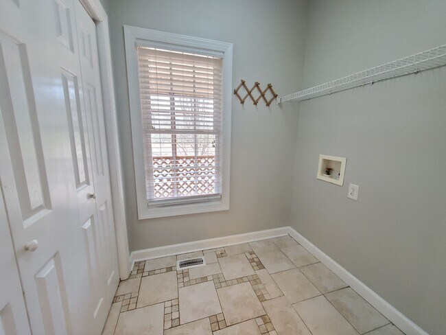 Building Photo - 958 Flynn McPherson Rd