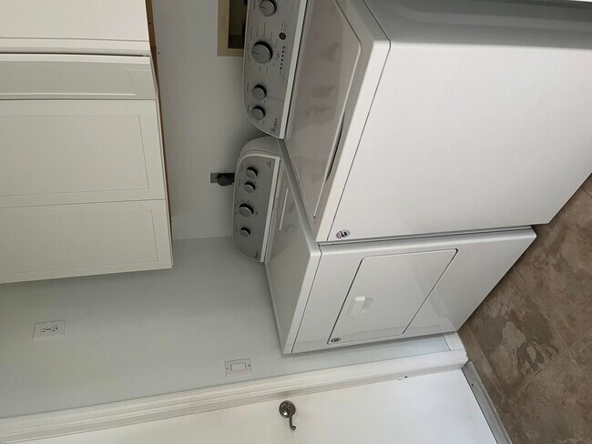 Building Photo - 1911 SE Gaskins Cir