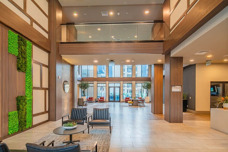 Building Photo - 15501 N Dial Blvd