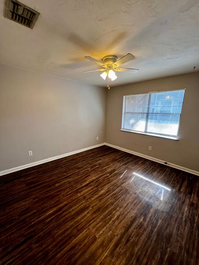 Building Photo - 2 Bedroom Close to FSU & TCC