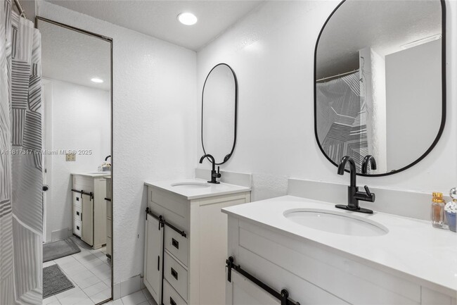 Building Photo - 4161 Forest Hill Dr