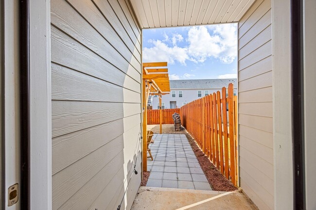 Building Photo - 5438 Thrasher Ln