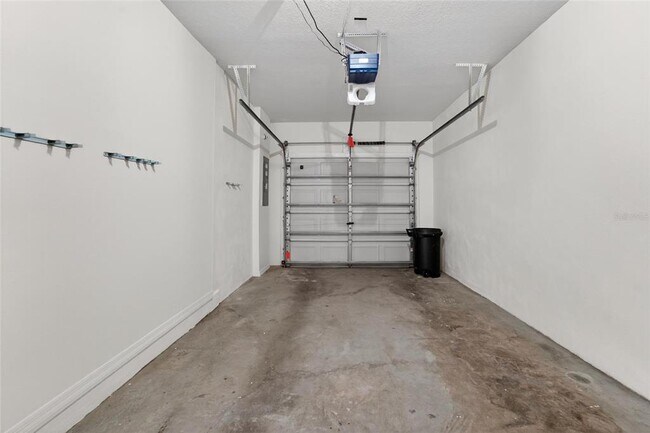 Building Photo - 30132 Mossbank Dr