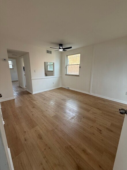 Building Photo - 17927 Lakeshore Boulevard