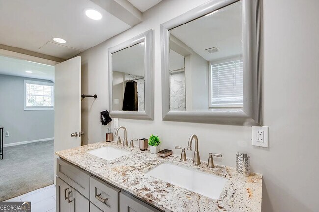 Building Photo - 6903 Doncaster Rd