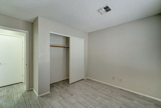 Building Photo - READY TO VIEW NOW! Recently Renovated 2bed/2bath Townhouse in Peoria!