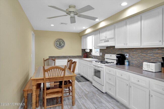 Building Photo - 222 Hiering Ave