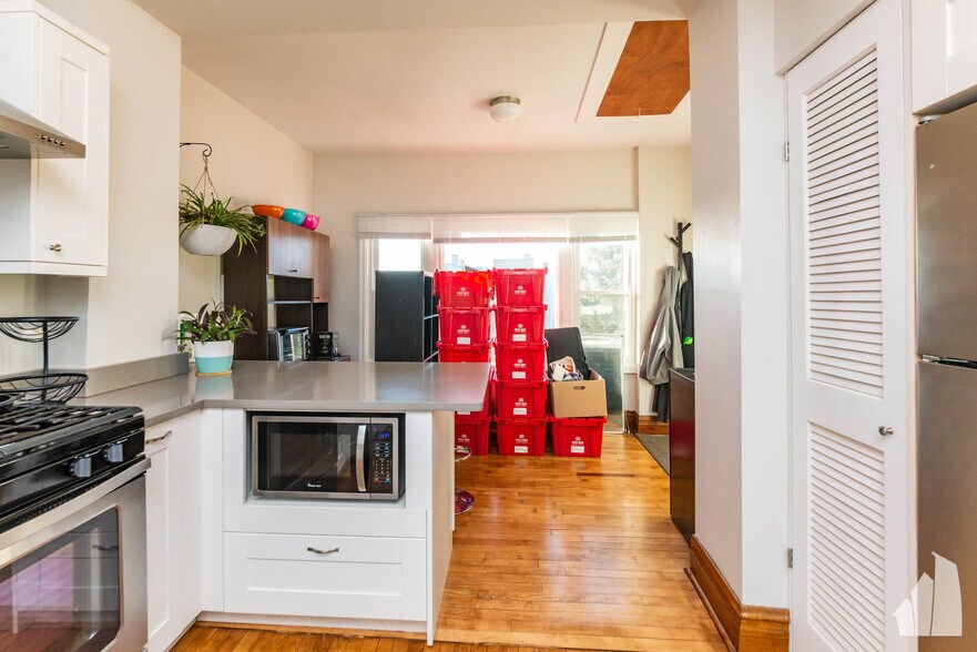 Building Photo - 3716 N Racine Ave