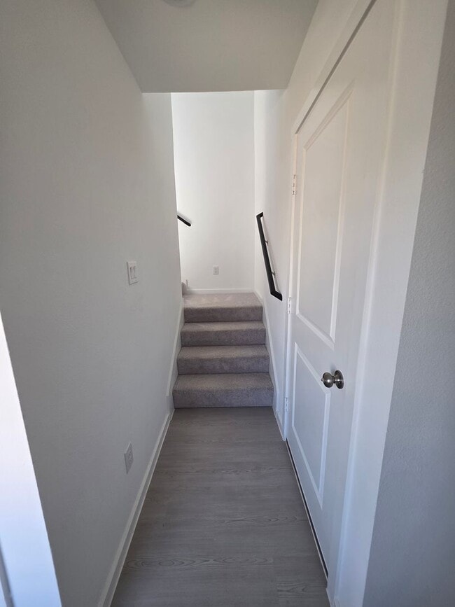 Building Photo - Modern New-Build Home with Open Floor Plan...