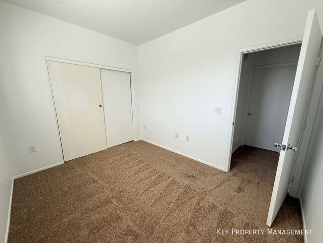 Building Photo - 5975 Barbosa Dr