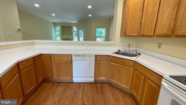 Building Photo - 6125 White Marble Ct