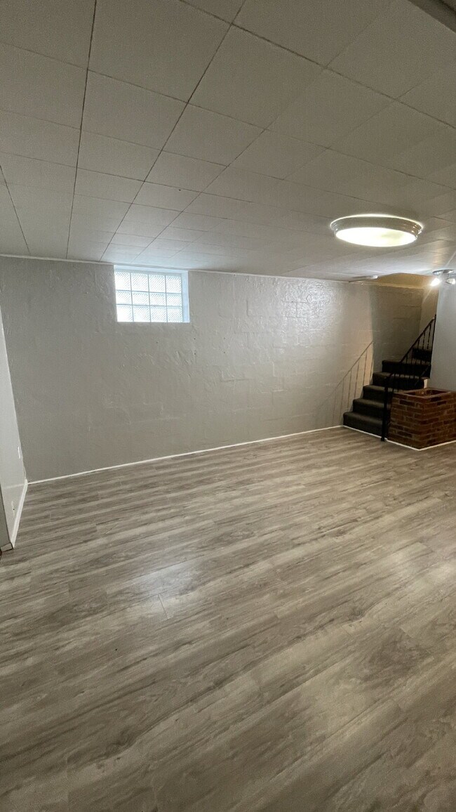 Building Photo - Charming 3 bed, 2 bath with finished basement!