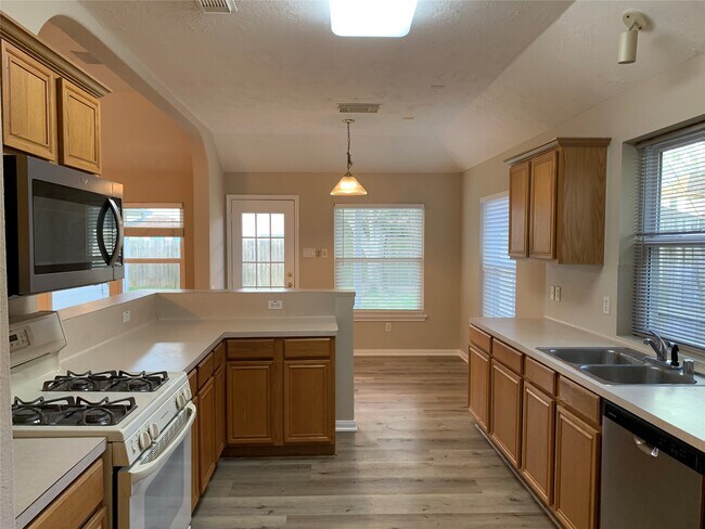 Building Photo - 3611 Stratford Town Ln