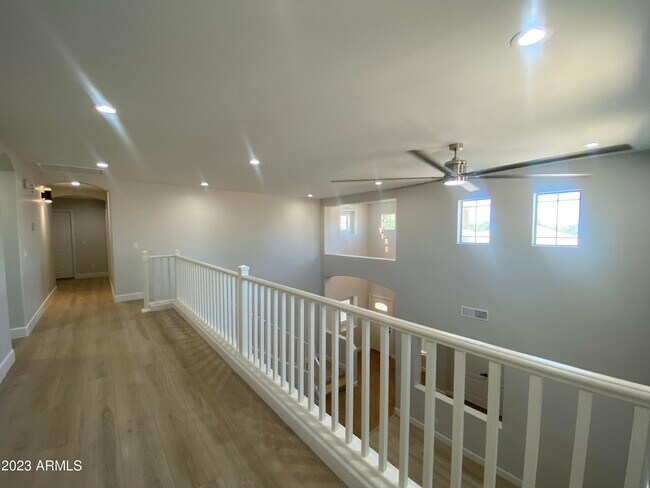 Building Photo - 4909 E Colonial Dr