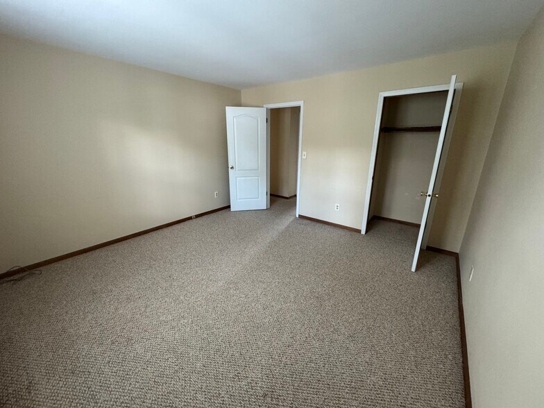 Building Photo - 3 Woodside Dr