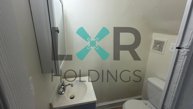 Building Photo - 917 Pembroke Ave