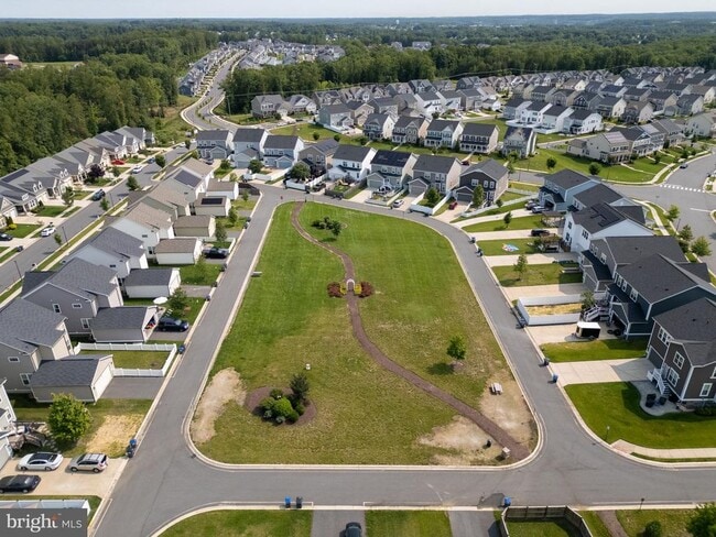 Building Photo - 214 Almond Dr