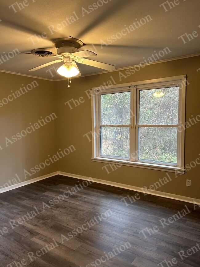 Building Photo - 1908 Roosevelt Dr