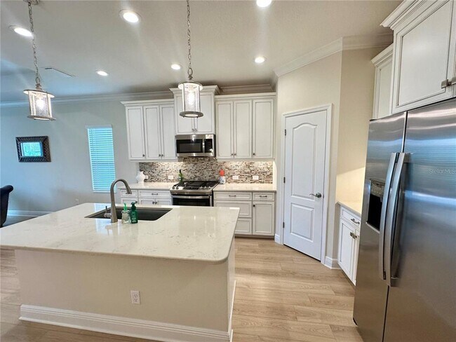 Building Photo - 2633 Star Apple Wy