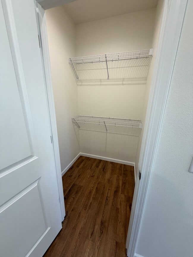 Building Photo - 3 Bedroom | 2 Bathroom | 1 Car Garage | Duplex | Springfield MO!