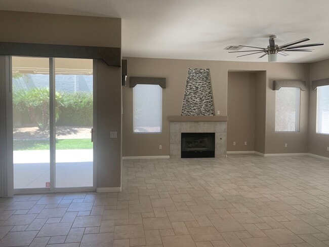 Building Photo - Gated Meticulous Summerlin Home