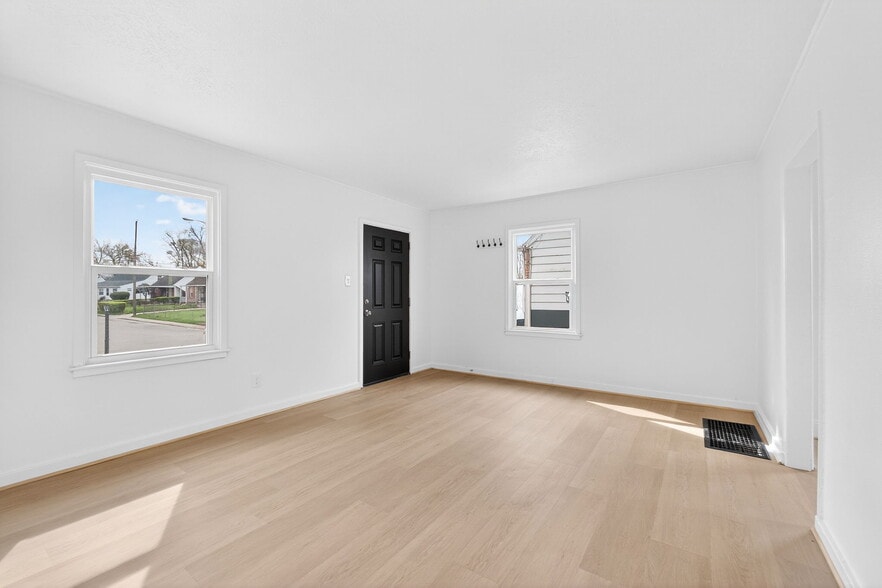 Building Photo - 849 Lyman Ave