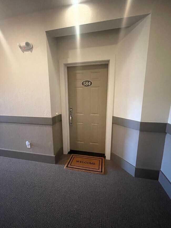 Building Photo - Newer & Beautiful 2bd/2bth condo in Ashland