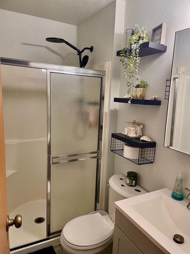 Building Photo - 3 Bedroom 2 Bath in Chehalis